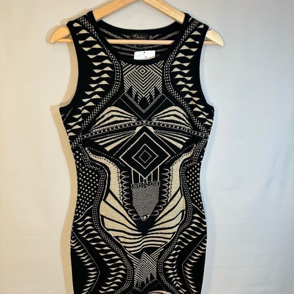 Thalia Sodi Dresses & Skirts - Thalia Sodi Womens Size M Knit Body Fit Black Gold Metallic Sweater Dress